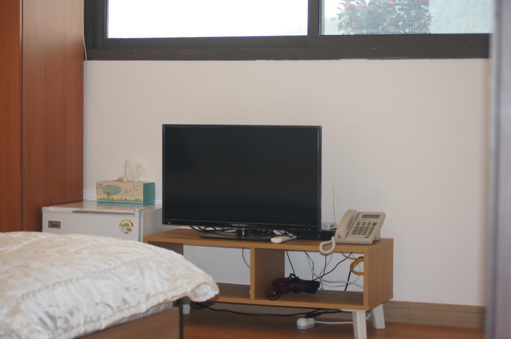 Geomunoreum Hostel Чечжу Екстер'єр фото